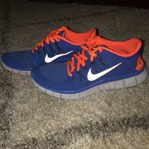 Nike Free 5.0 tennis shoes